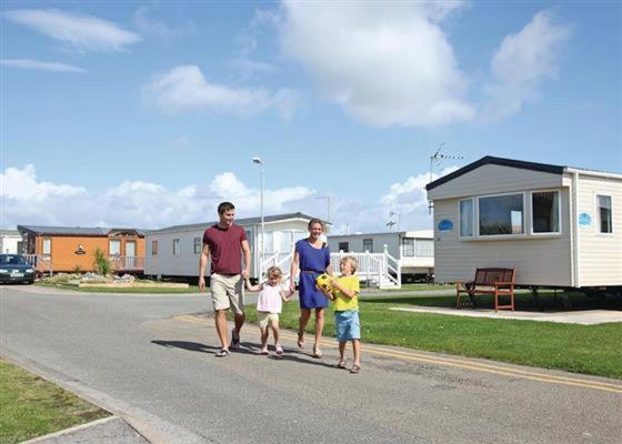 Caravan Hire Golden Sands Sea Front Kinmel Bay ภายนอก รูปภาพ