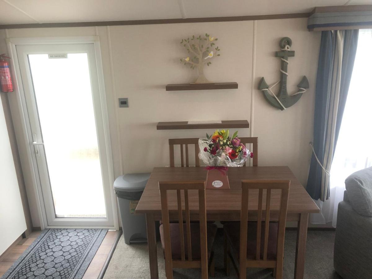 Caravan Hire Golden Sands Sea Front Kinmel Bay ภายนอก รูปภาพ