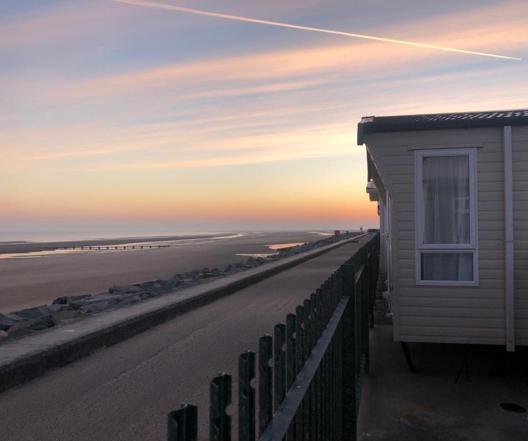 Caravan Hire Golden Sands Sea Front Kinmel Bay ภายนอก รูปภาพ