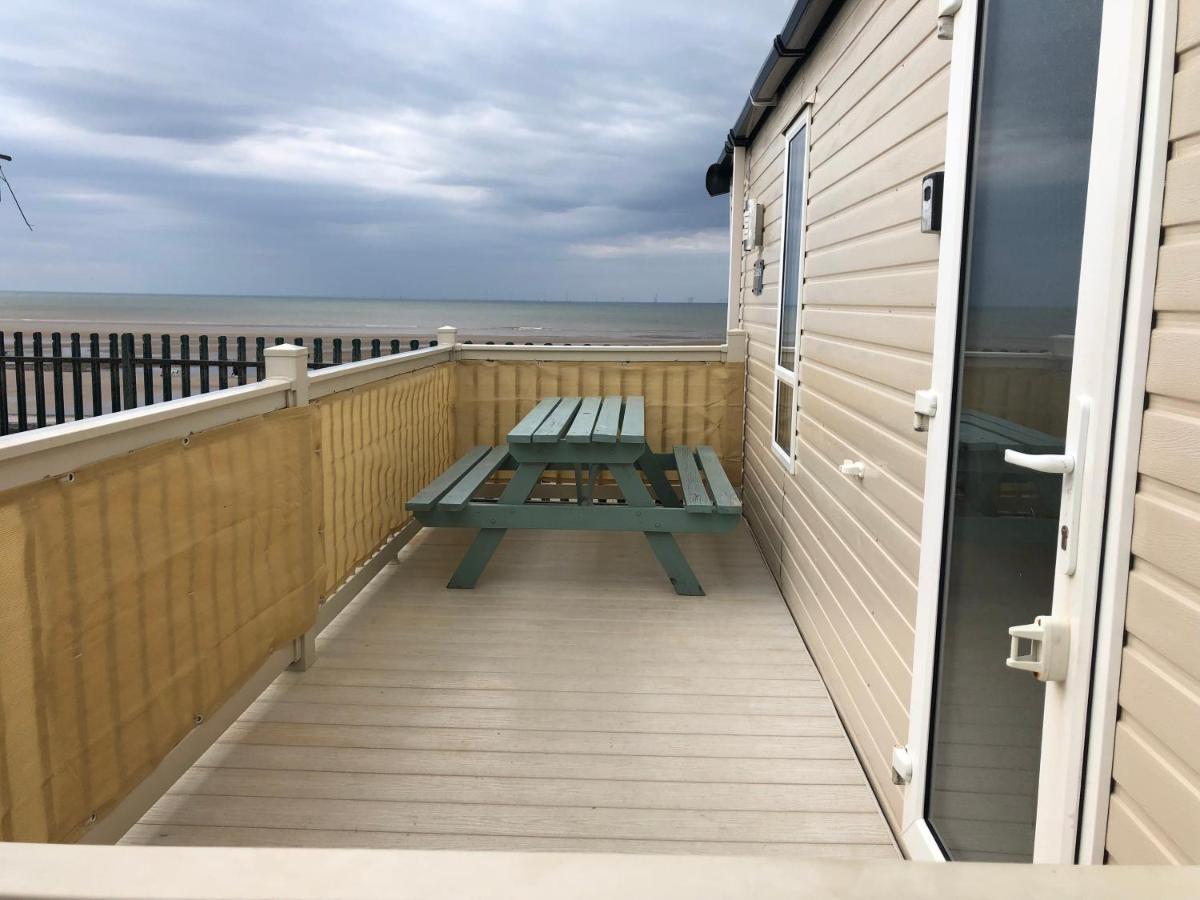Caravan Hire Golden Sands Sea Front Kinmel Bay ภายนอก รูปภาพ